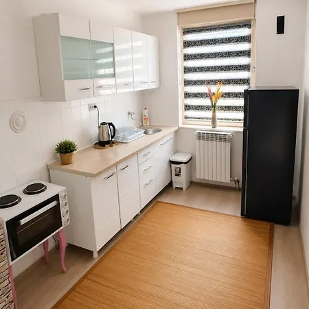 Riverside Residence, 10min Airport סראייבו