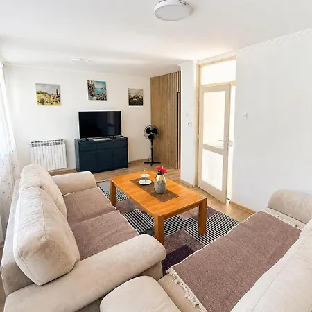 Riverside Residence, 10min Airport Daire *