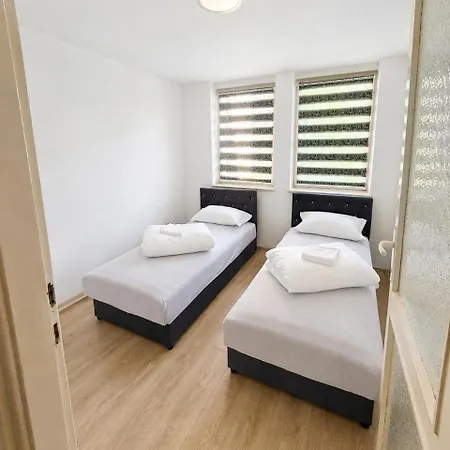Riverside Residence, 10min Airport Daire *