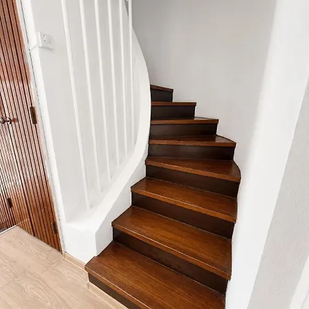 Daire Riverside Residence, 10min Airport Saraybosna